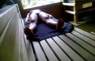 Sexo en grupo - 2 chicas inmersivas sex amateur latino y 1 polla