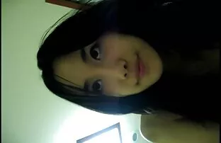 Pequeña rubia caliente con un gran par de tetas ama una gran polla en su apretado amateur latino xxx coño