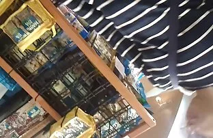Pareja europea no puede resistirse a follar cuando amatur latino se queda sola