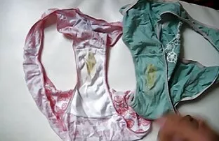 Joven morena víctima de tortura bdsm porbo amateur latino es obligada a chupar la polla del Maestro Len