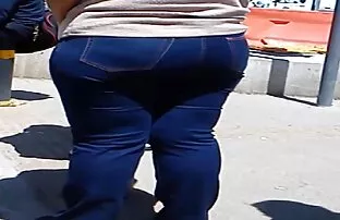 Pequeño potno amateur latino perdedor de dick cuck chupa y toma una carga