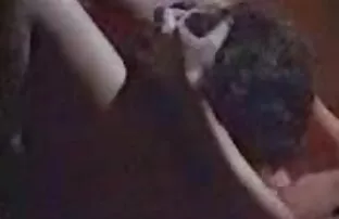Chick hace ejercicio y por no amteur latino folla con un consolador